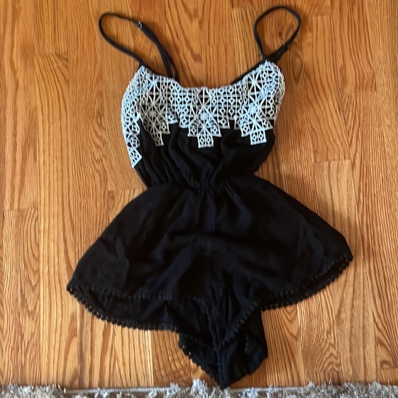 Black & White Romper, Brand: Forever 21, Size: Small - Picture 3 of 7